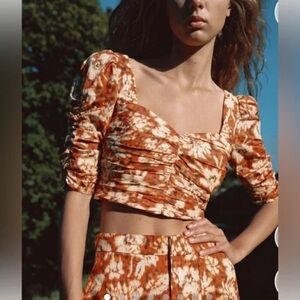 🌼 NWOT ZARA Printed Draped Crop Top – Size S 🌼